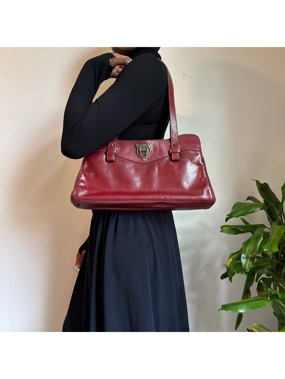 70s Etienne Aigner Oxblood Red Leather Kiss Lock Shoulder Bag - Picture 2 of 9